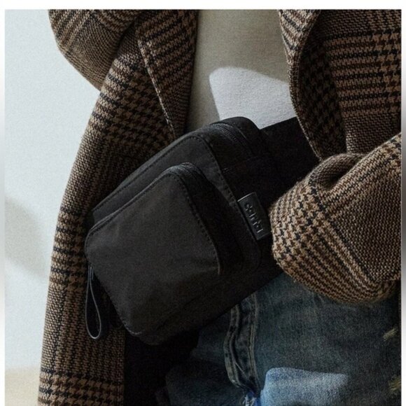 Carta Everything Fanny Pack, 8”x5”x3” - Picture 2 of 9